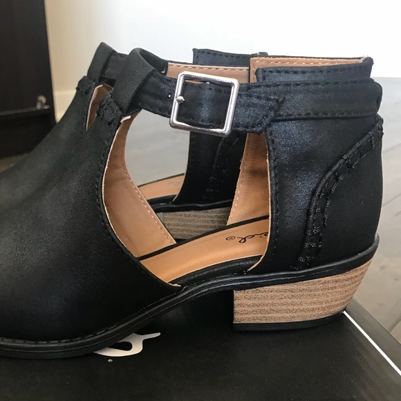 Black side cut out buckle booties - Picture 2 of 5